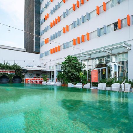 HARRIS Hotel Batam Center Bagian luar foto