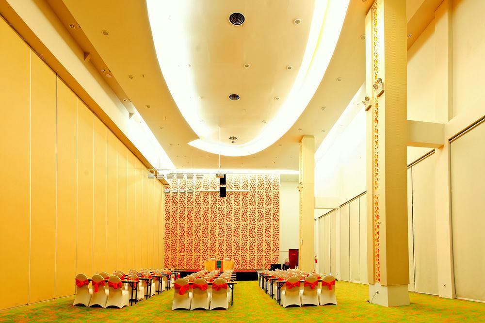 HARRIS Hotel Batam Center Bagian luar foto