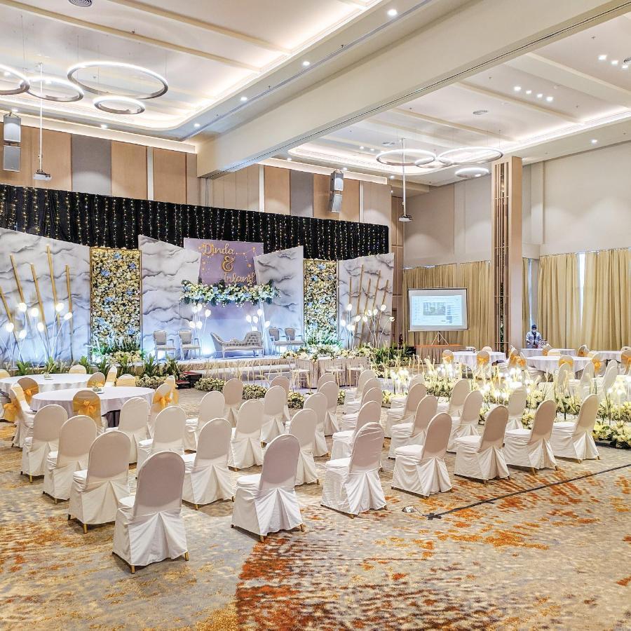 HARRIS Hotel Batam Center Bagian luar foto