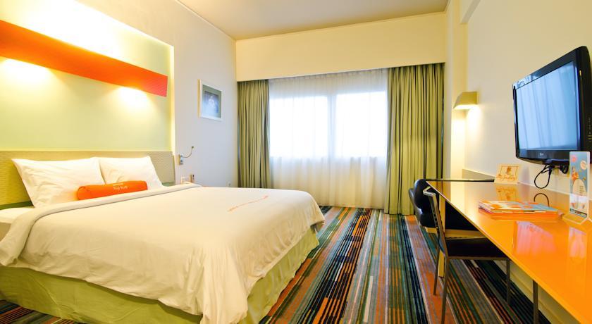 HARRIS Hotel Batam Center Bagian luar foto