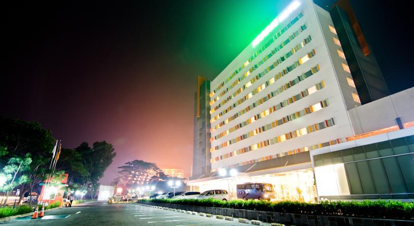 HARRIS Hotel Batam Center Bagian luar foto