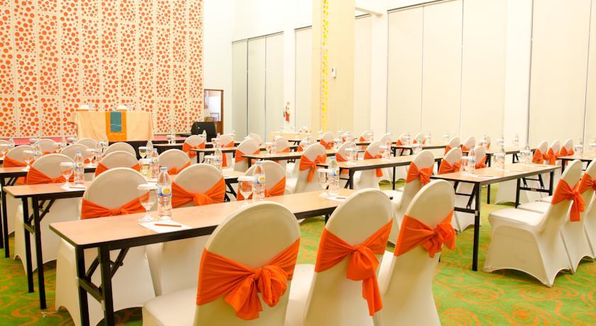 HARRIS Hotel Batam Center Bagian luar foto
