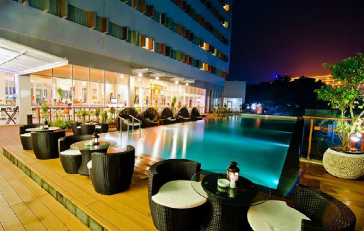 HARRIS Hotel Batam Center Bagian luar foto
