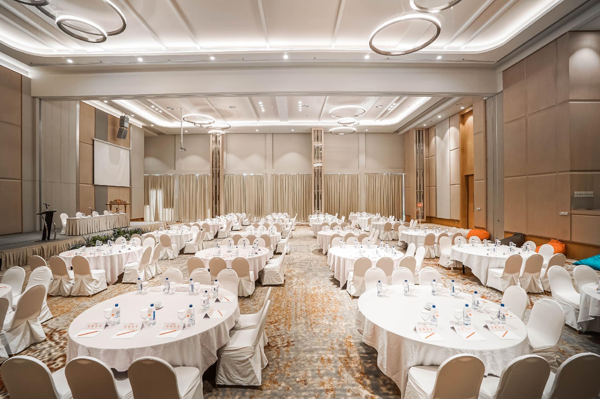 HARRIS Hotel Batam Center Bagian luar foto