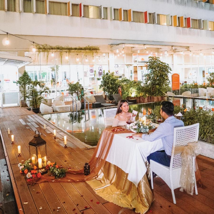 HARRIS Hotel Batam Center Bagian luar foto