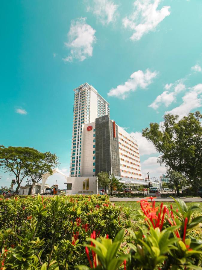 HARRIS Hotel Batam Center Bagian luar foto