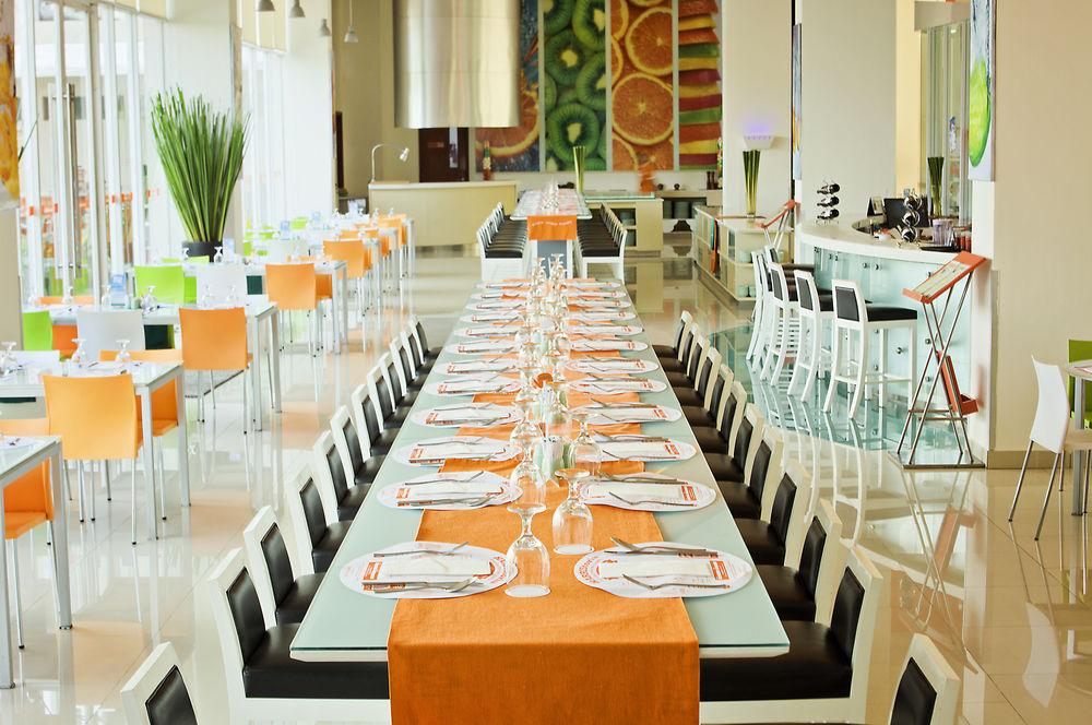 HARRIS Hotel Batam Center Bagian luar foto