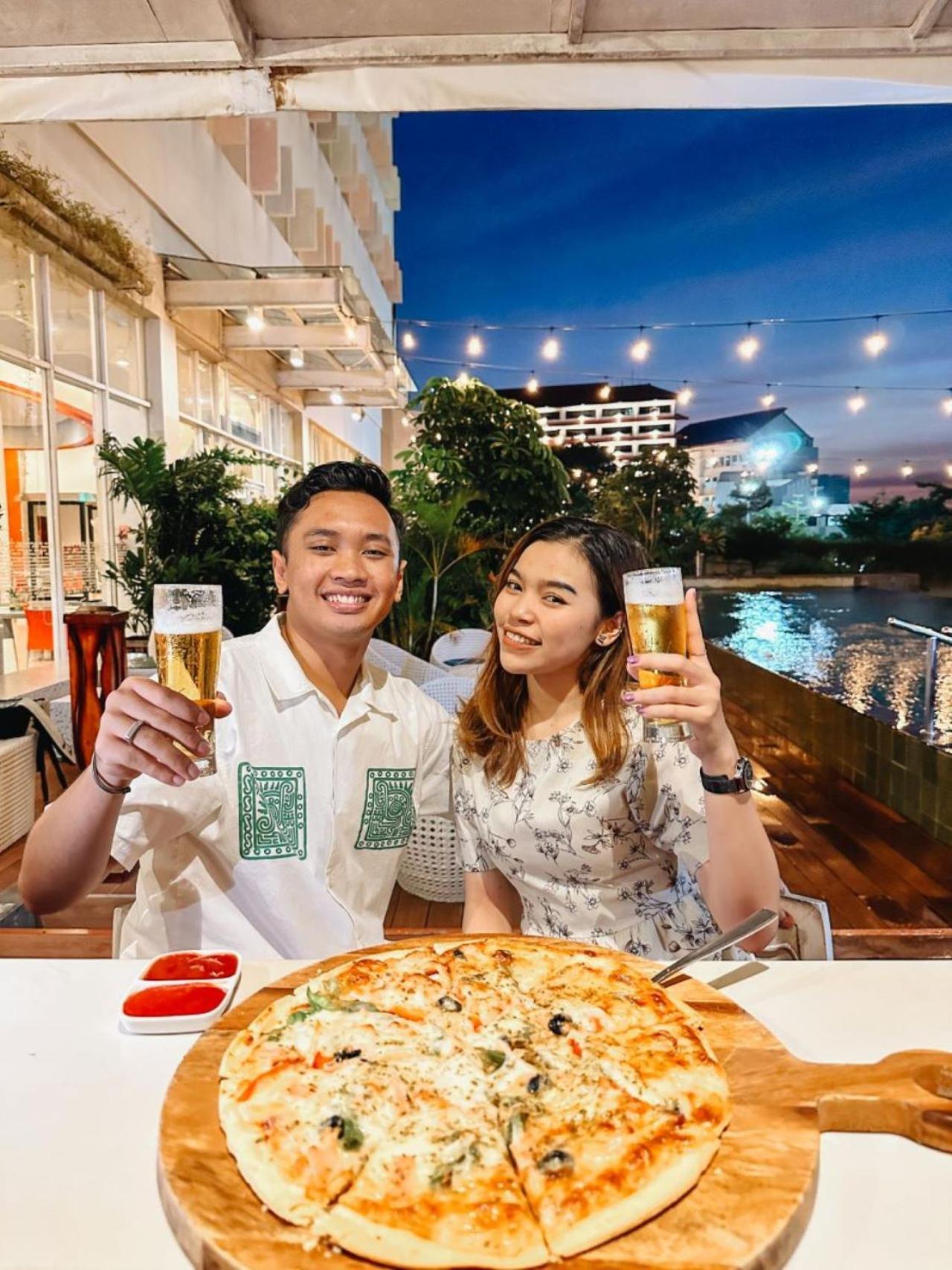 HARRIS Hotel Batam Center Bagian luar foto