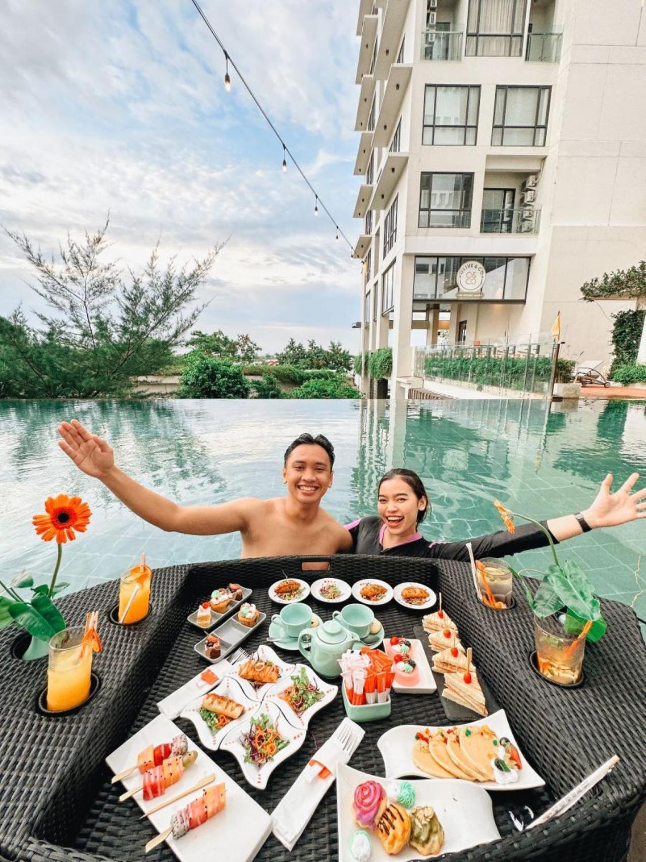 HARRIS Hotel Batam Center Bagian luar foto