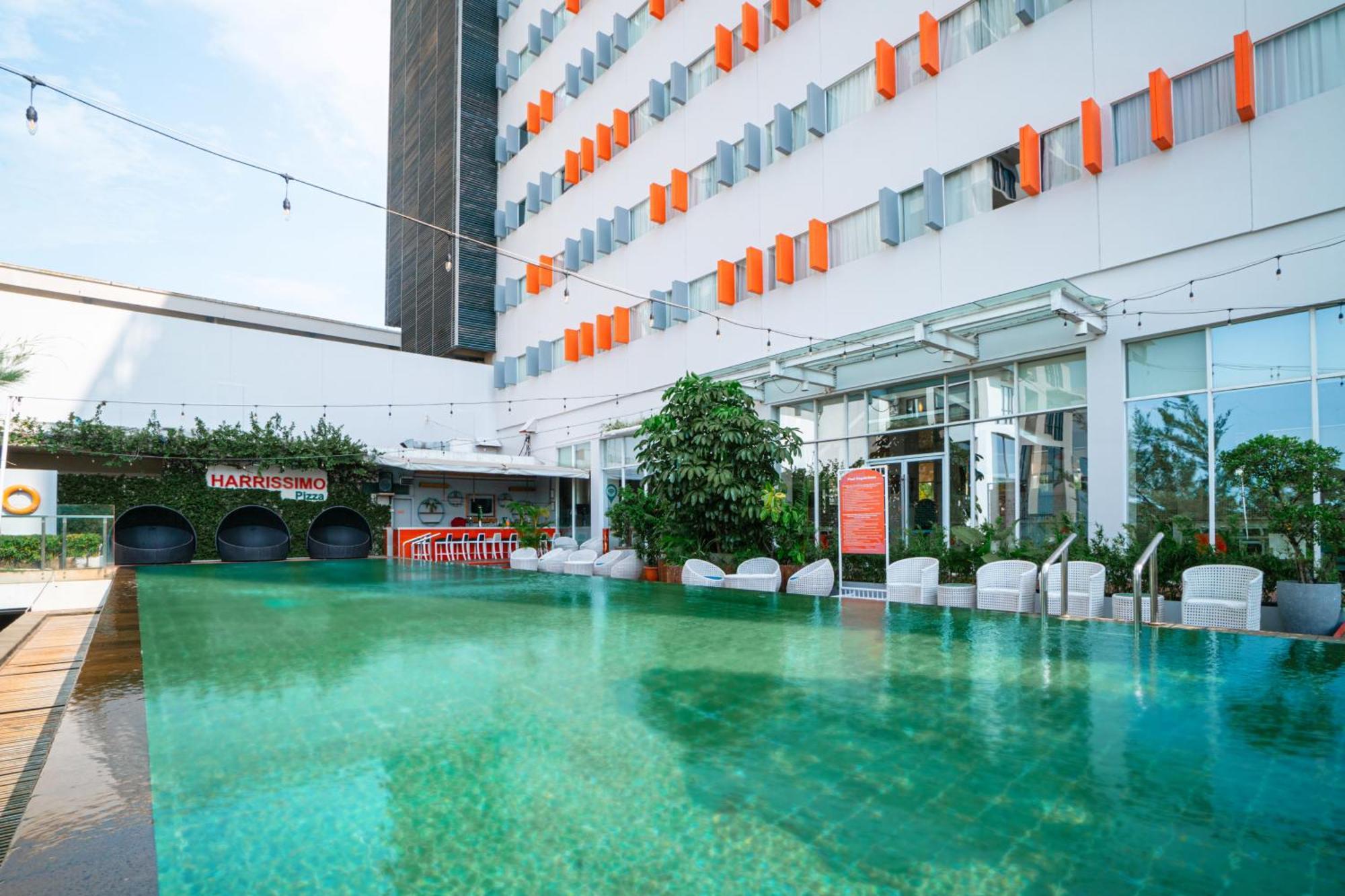 HARRIS Hotel Batam Center Bagian luar foto