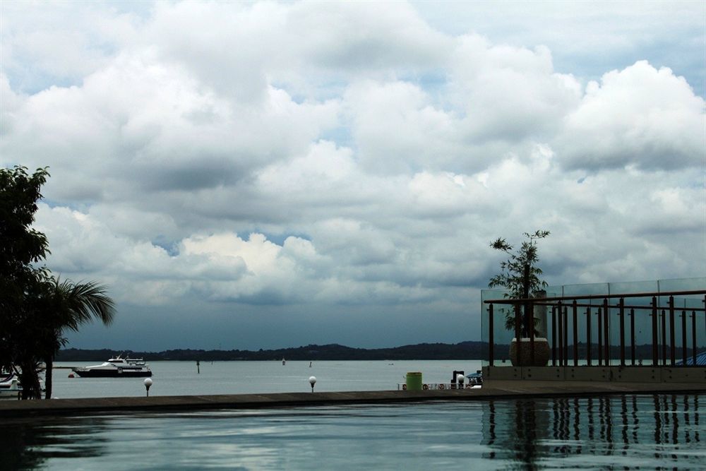 HARRIS Hotel Batam Center Bagian luar foto