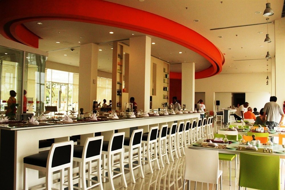 HARRIS Hotel Batam Center Bagian luar foto
