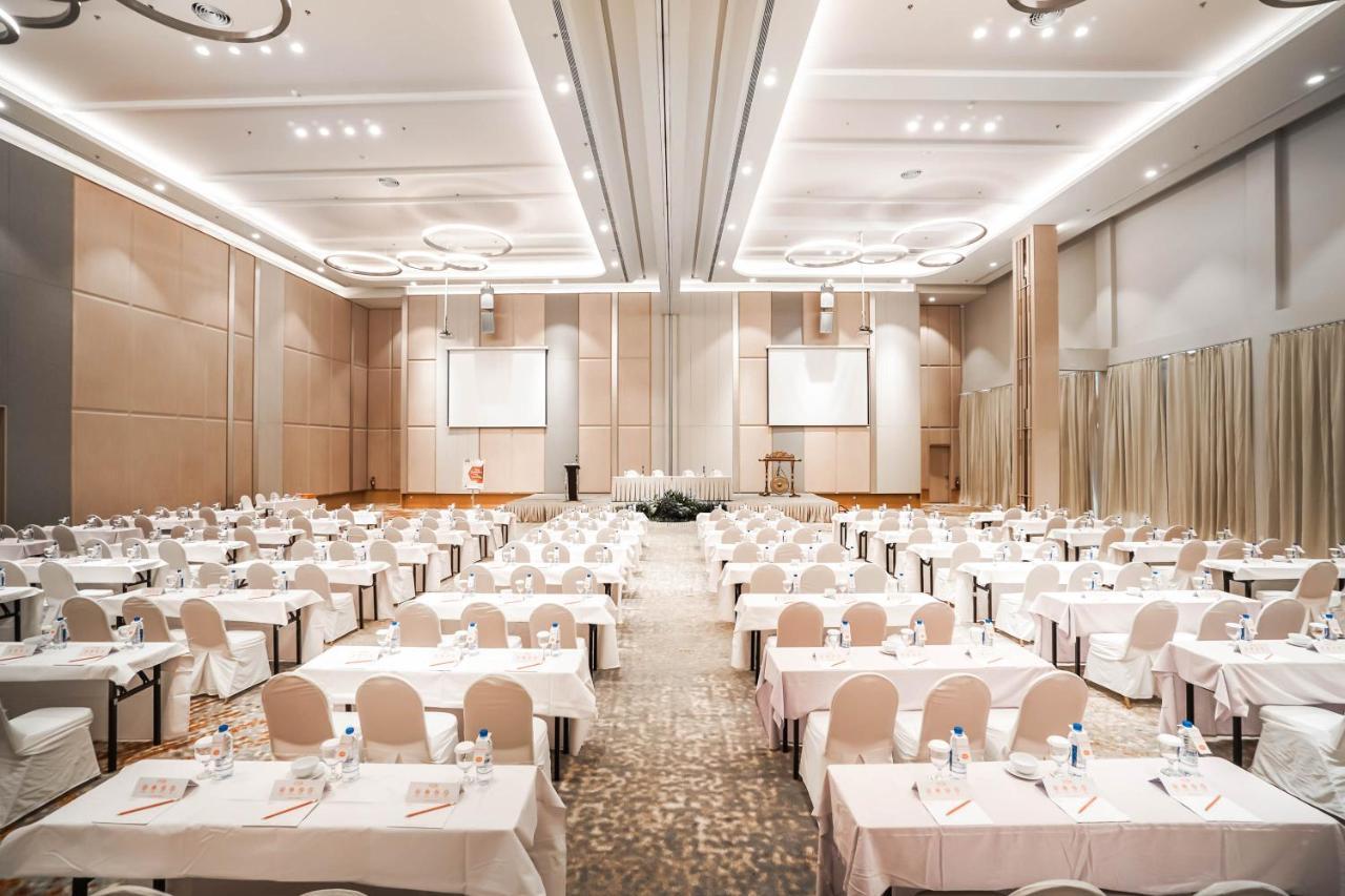 HARRIS Hotel Batam Center Bagian luar foto