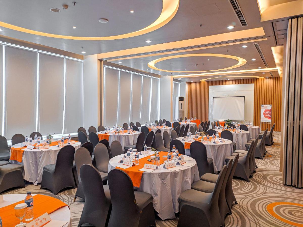 HARRIS Hotel Batam Center Bagian luar foto