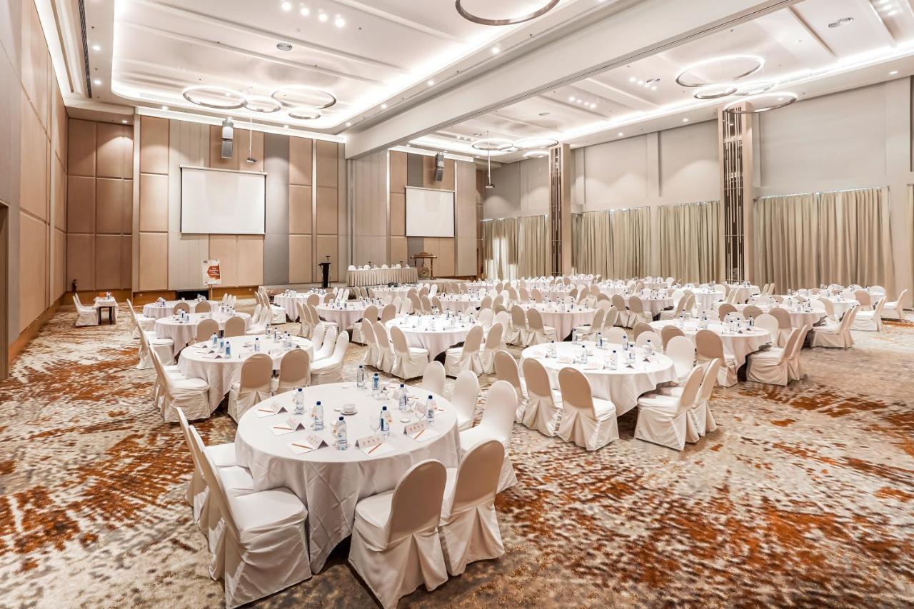 HARRIS Hotel Batam Center Bagian luar foto